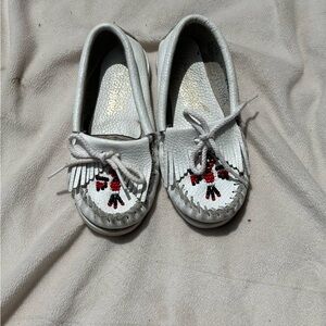 Used kids Minnetonka moccasins size kids 11